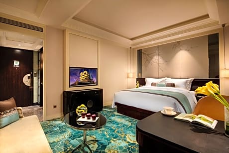 Lavish Studio with King Bed