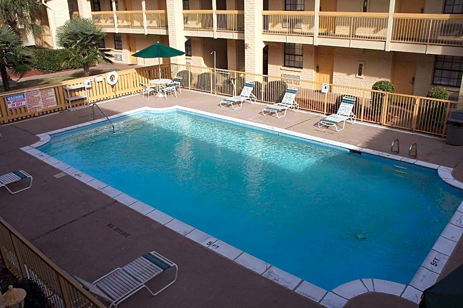 Days Inn by Wyndham Augusta Washington Rd