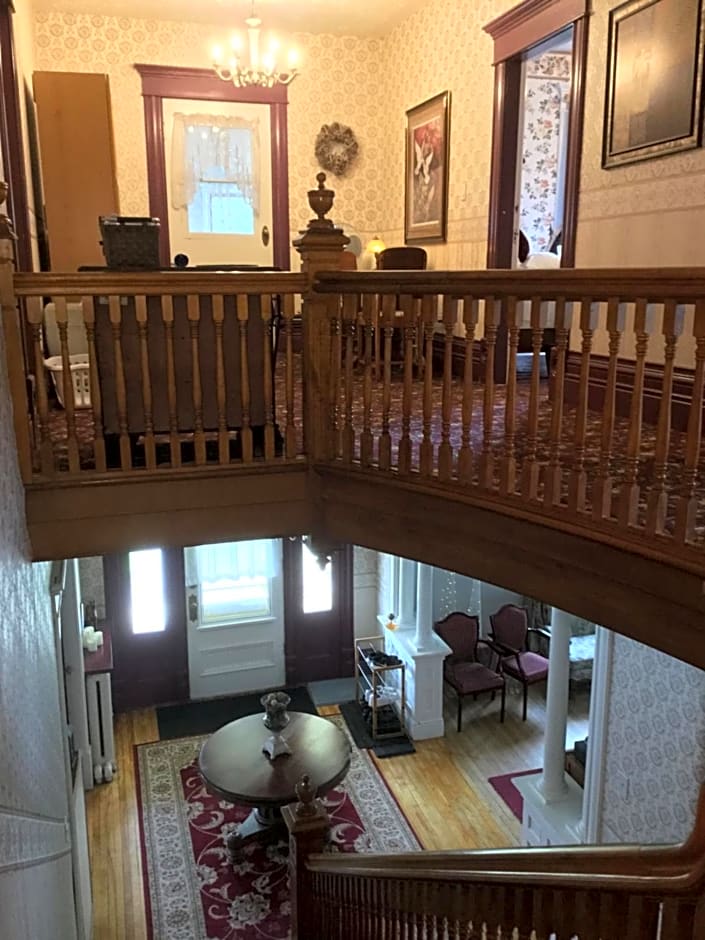 Marmora and Lake Inn and Victorian Diner