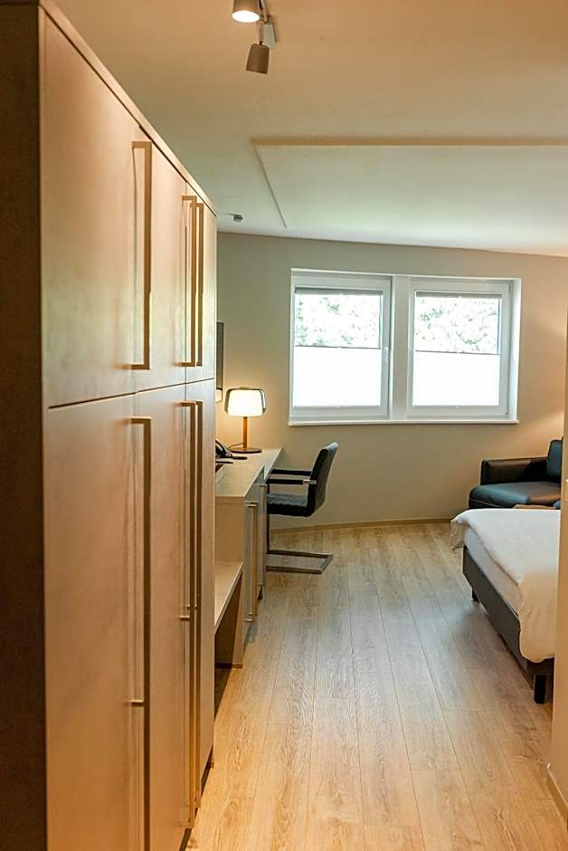 Hotel Circle Inn - Closest to Air Base