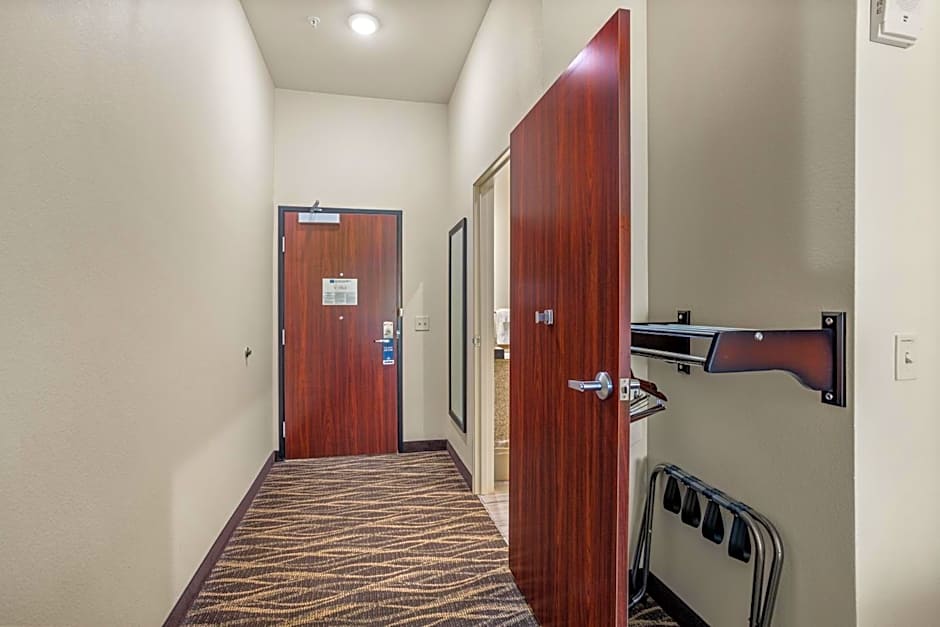 Cobblestone Hotel & Suites - De Pere