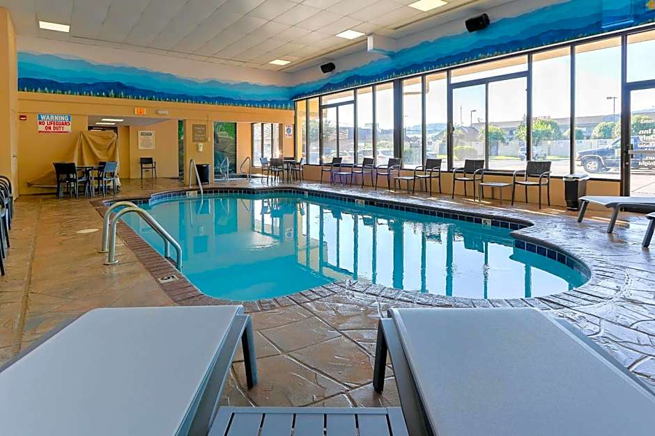 Comfort Inn & Suites At Dollywood Lane