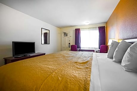 1 King Bed, Nonsmoking