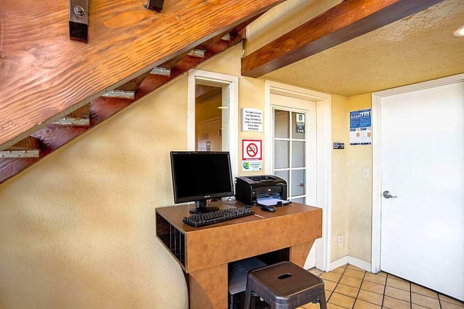 Quality Inn & Suites Phoenix NW - Sun City