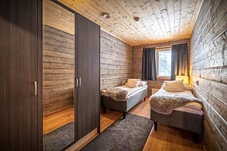 Four-Bedroom Villa with Lake View and Sauna