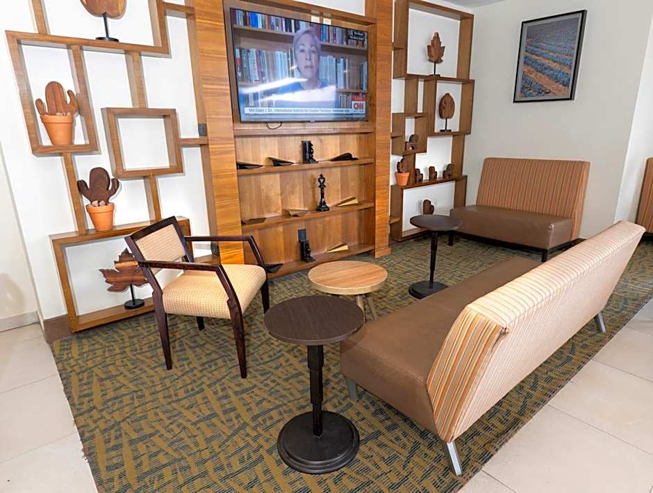 Holiday Inn Express & Suites Guadalajara Aeropuerto By IHG