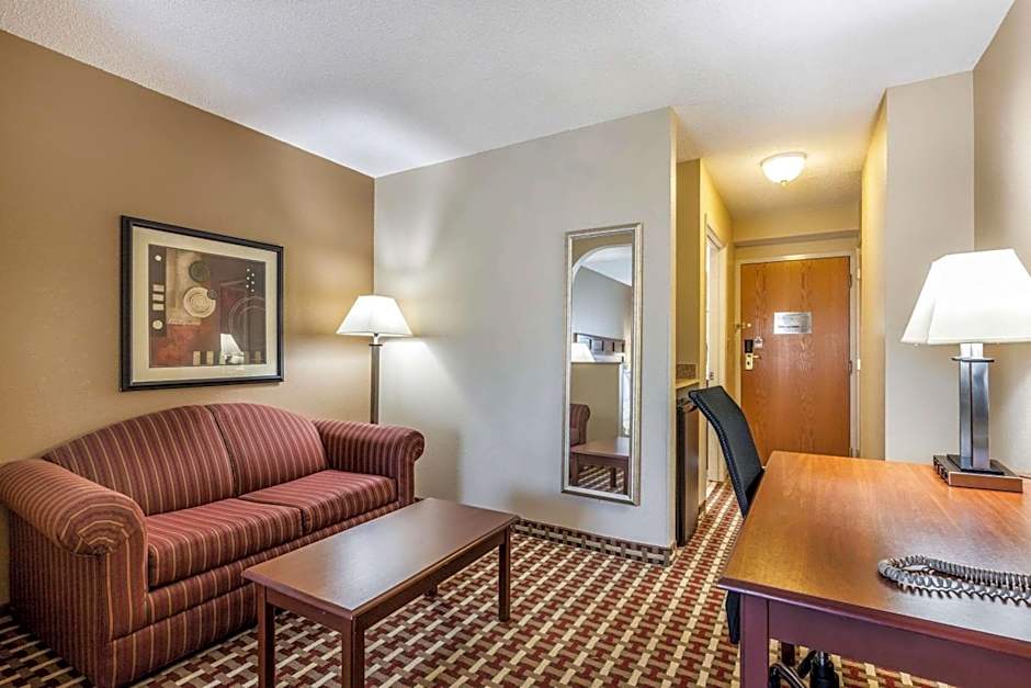 Quality Suites Paducah I-24