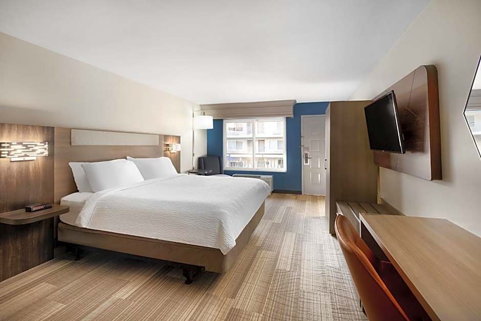 Holiday Inn Express Simi Valley By IHG