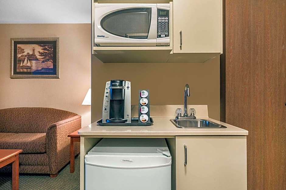 Ramada by Wyndham Clairmont/Grande Prairie