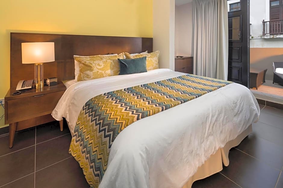 Decanter Hotel