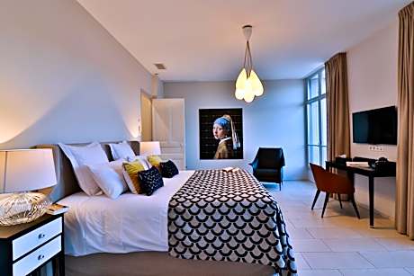 One-Bedroom King Suite with Sofa Bed