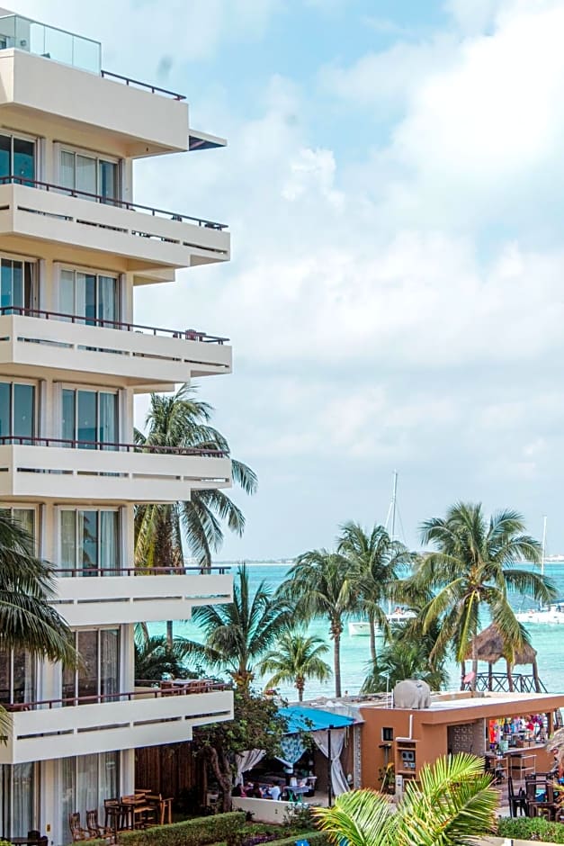 Ixchel Beach Hotel
