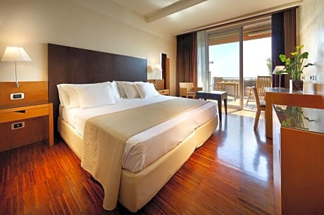 Double Room with Balcony and Partial Sea View