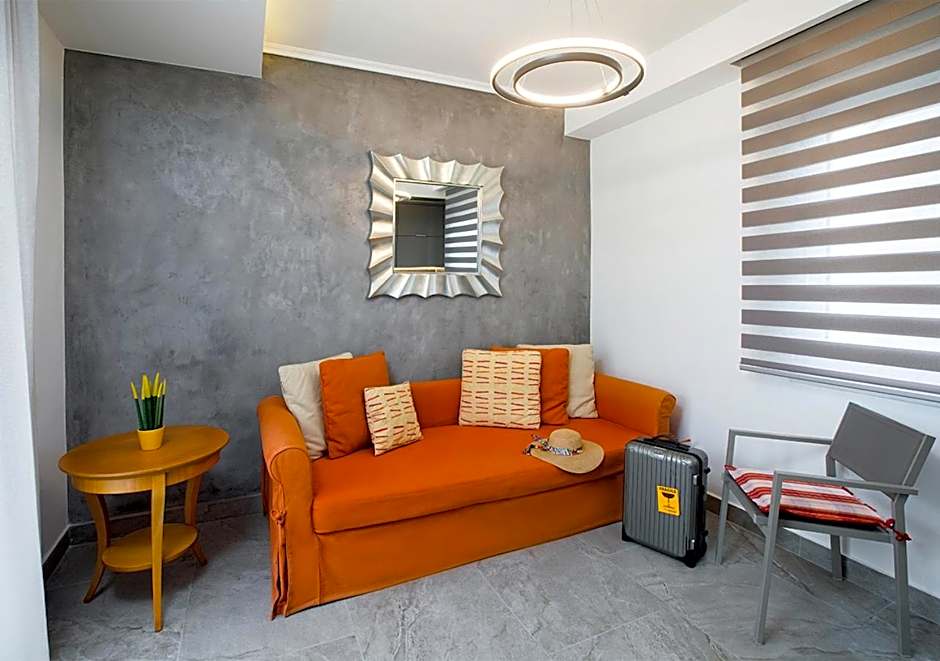 SUN RESIDENCE Exclusive Seaside Suites