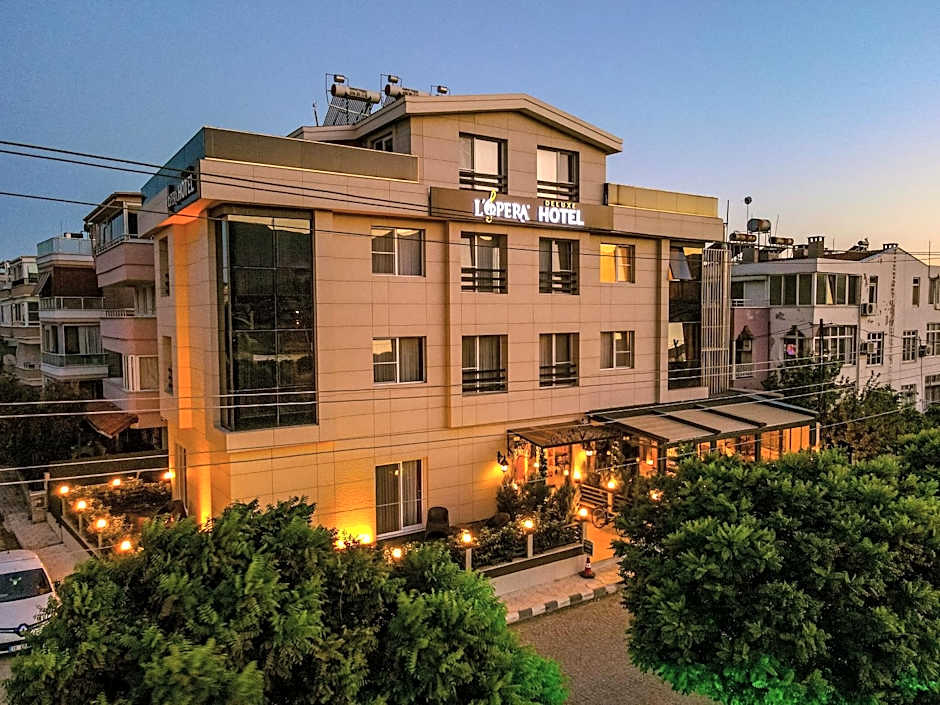L'opera Deluxe Hotel