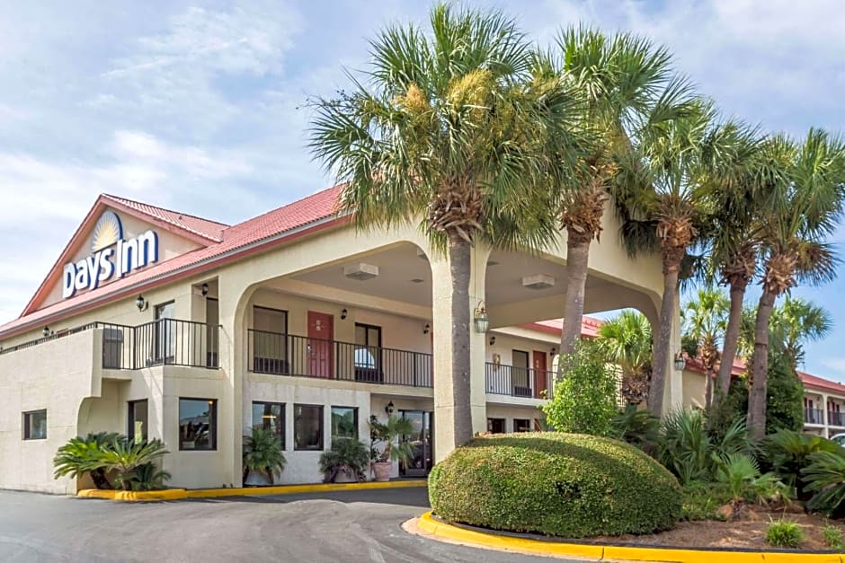 Days Inn by Wyndham Destin