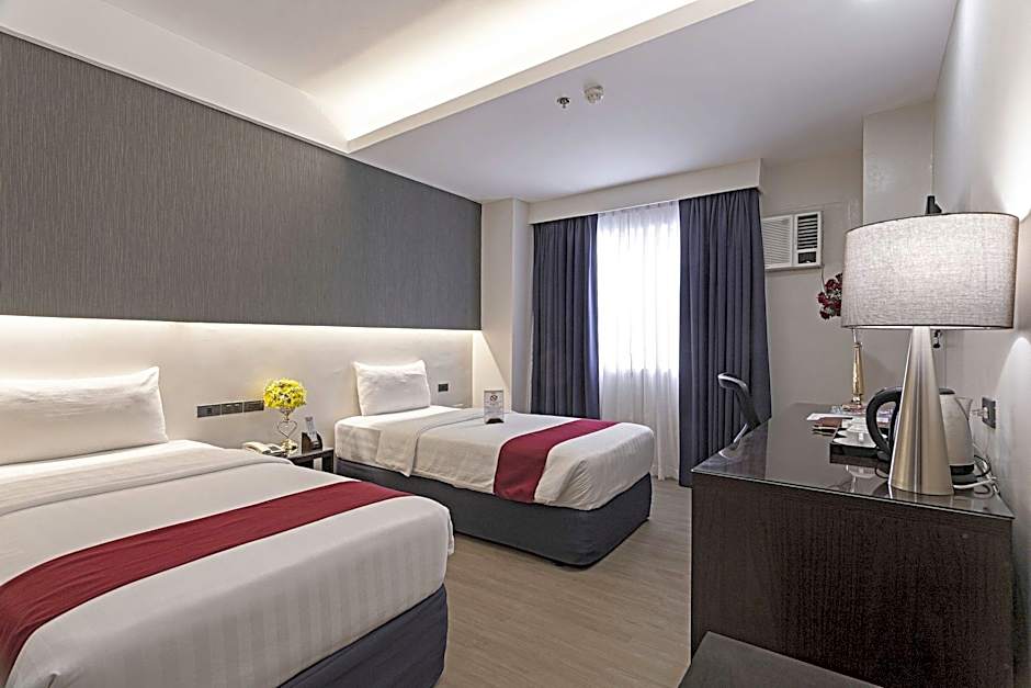 Sarrosa International Hotel And Residential Suites