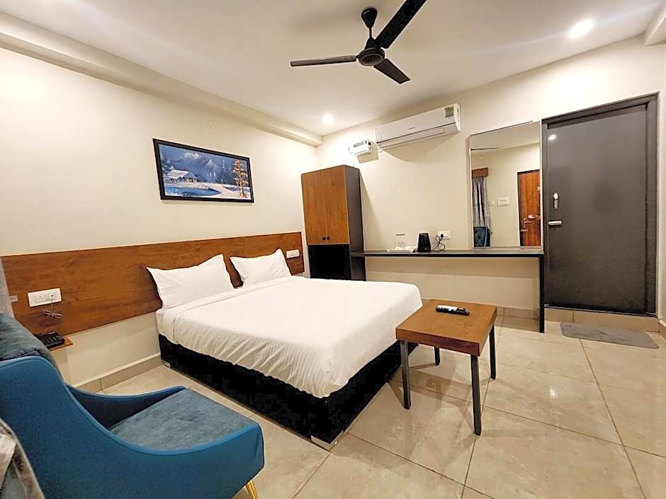 HOTEL PARK VARAAHI