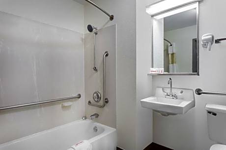Clarion Pointe - Greensboro Coliseum Area