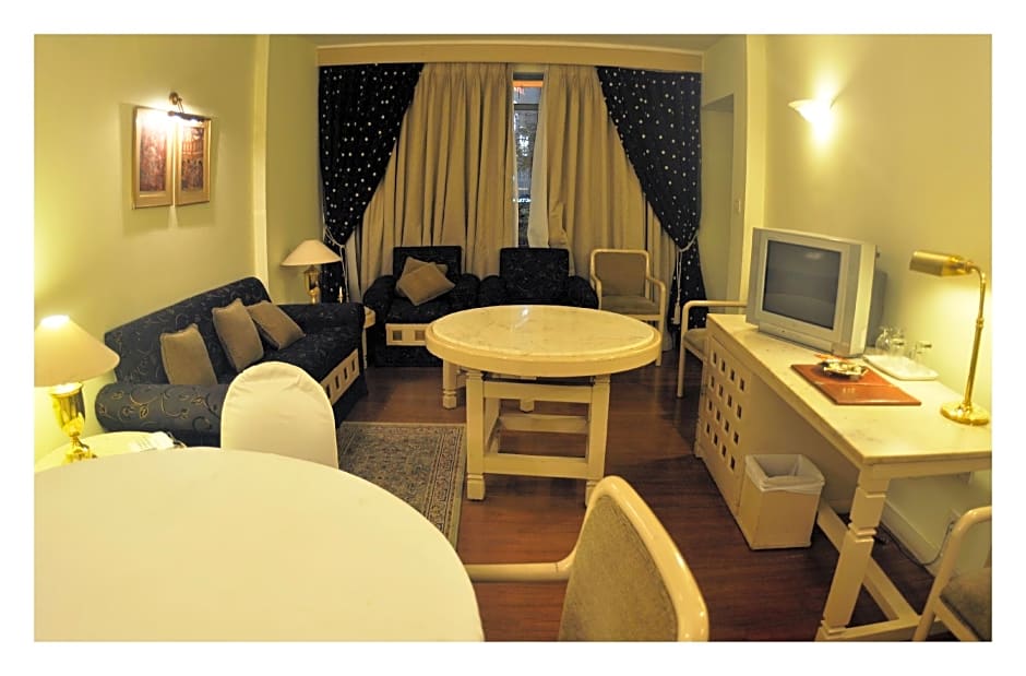 Hotel Tuli International