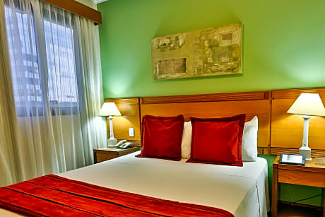 Deluxe Suite (3 Adults)