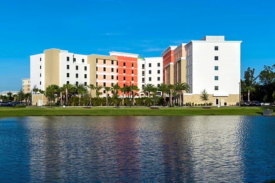 Hampton Inn & Suites Cape Canaveral Cruise Port