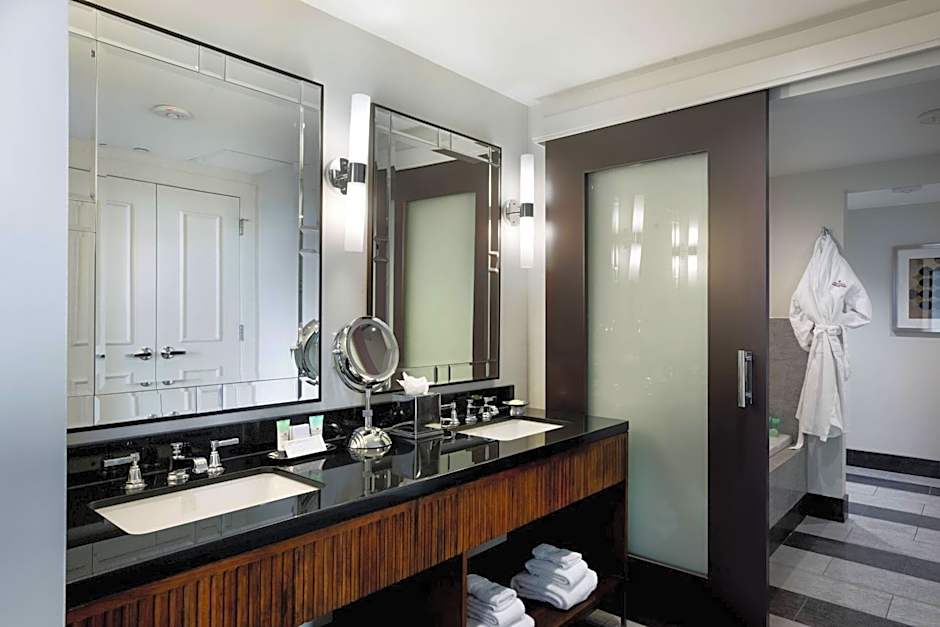 Ambassador Hotel Wichita, Autograph Collection by Marriott