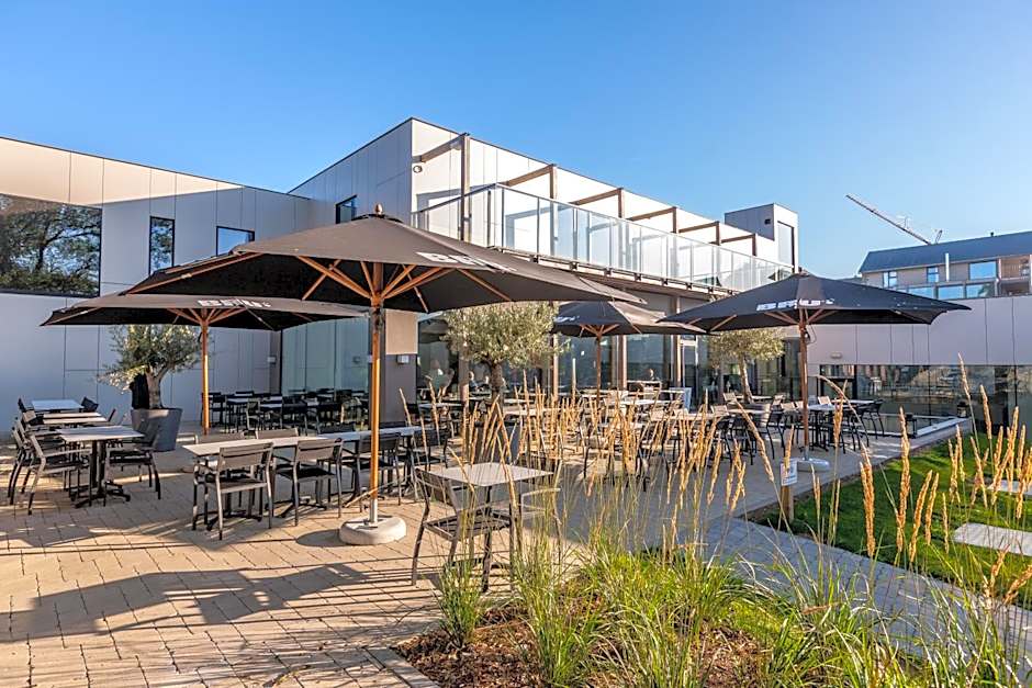 Golden Lakes Hotel