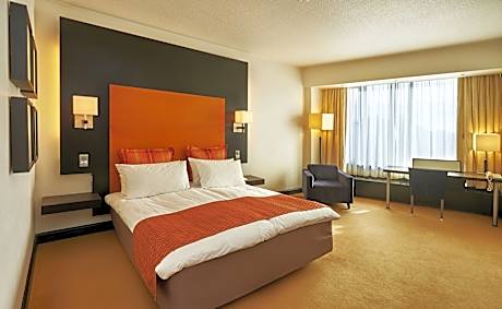 1 Queen Bed Non-Smoking