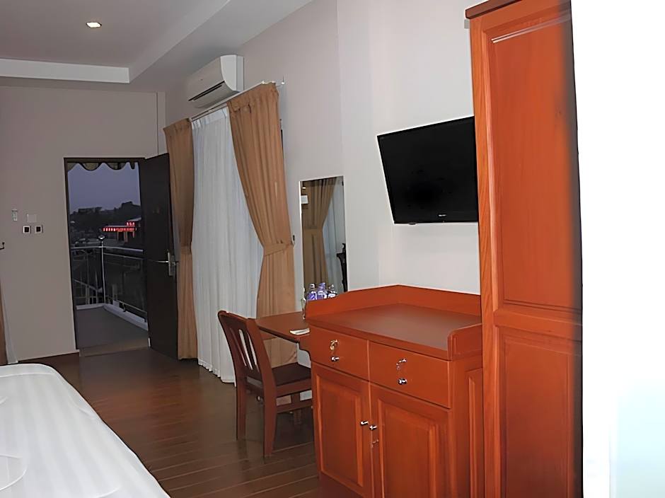 Thongs Inn Hotel Kualanamu