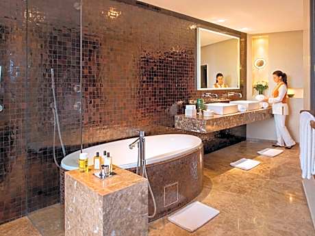 Junior Suite with Garden View