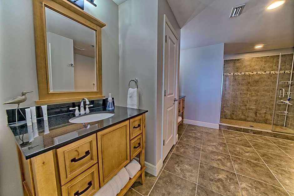 OCEAN FRONT CONDO w INCREDIBLE VIEWS