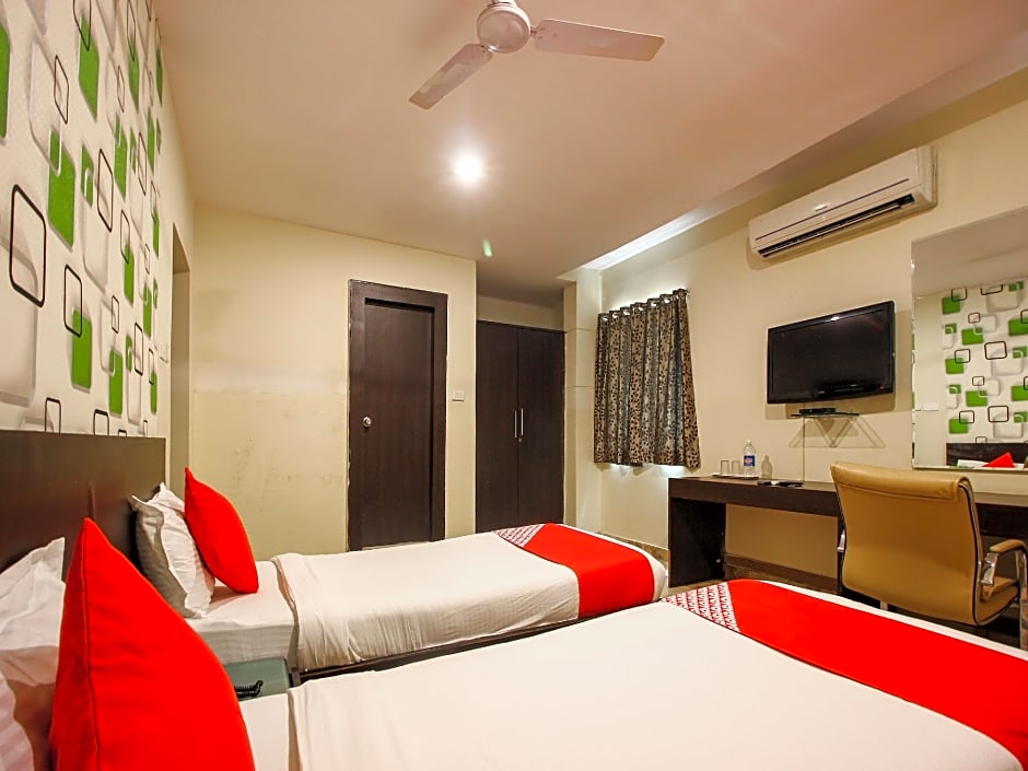 Capital O 18592 M Hotel