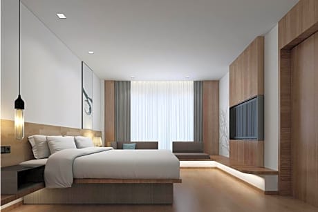Deluxe King Room with City View