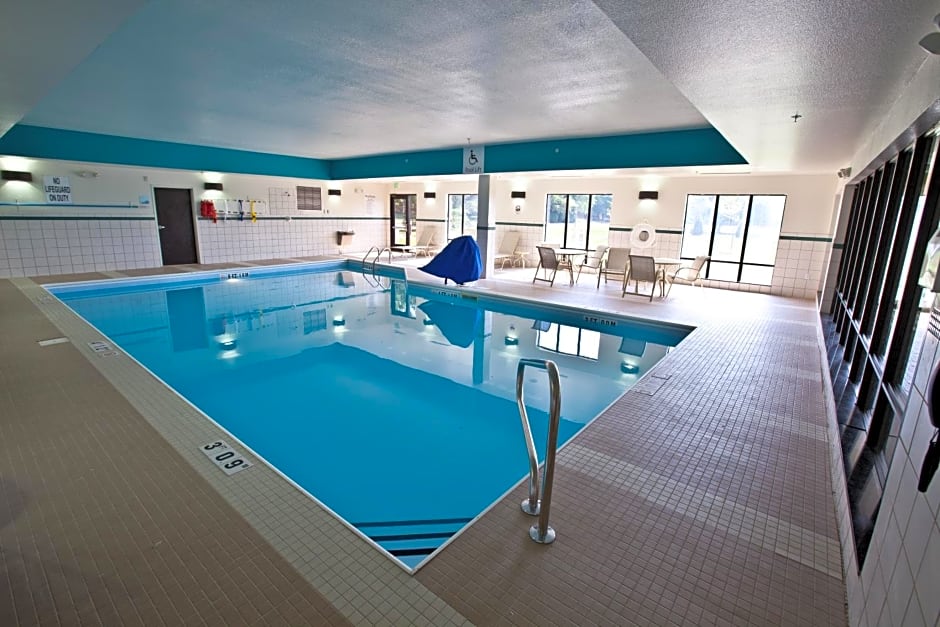 Holiday Inn Express and Suites Detroit North-Troy By IHG