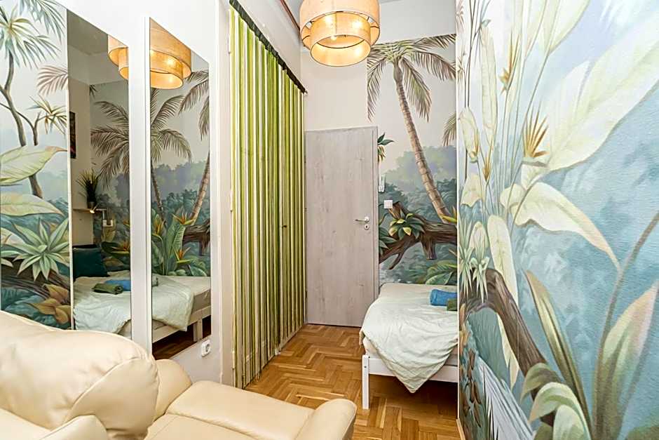 Acacia Private Rooms & Studios