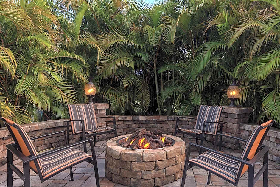 Coral Pointe Sarasota, an Ascend Collection Hotel