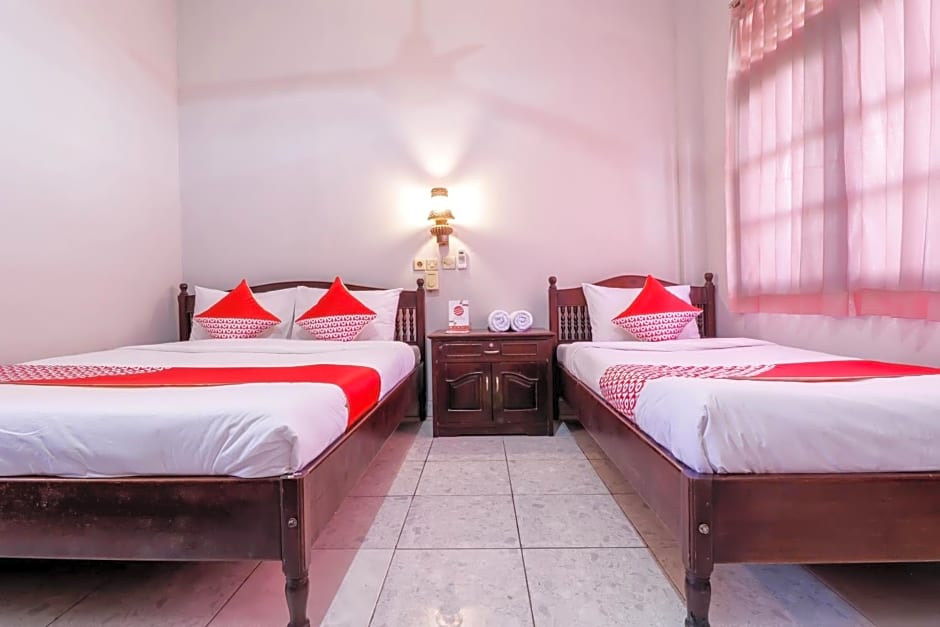 OYO 2411 Taman Mekar Beach Inn 2