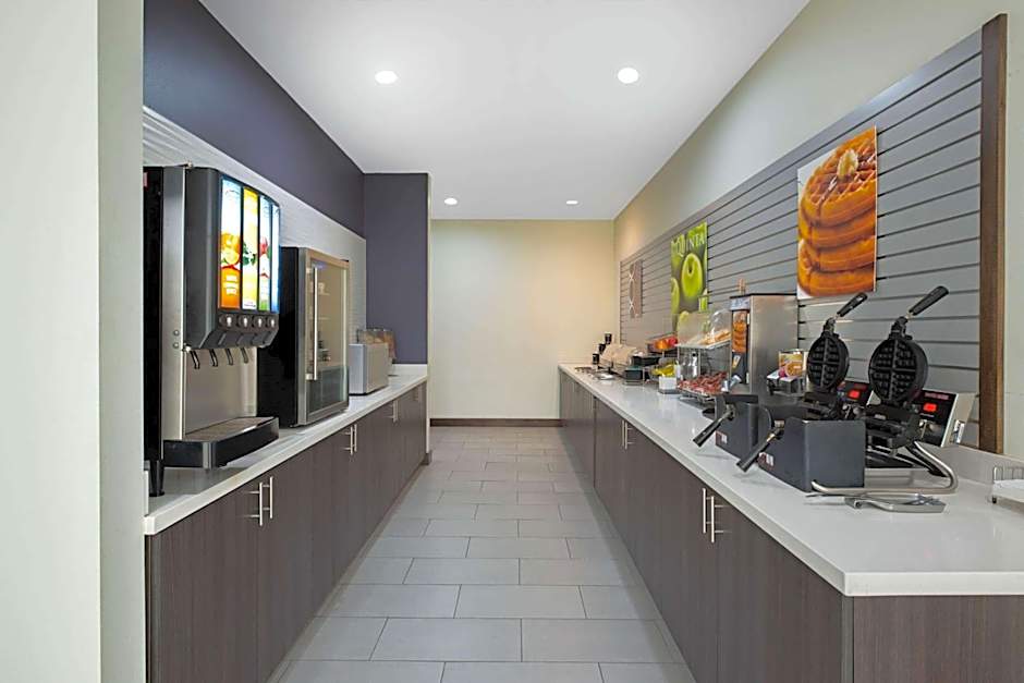 La Quinta Inn & Suites by Wyndham Lake Charles-Westlake