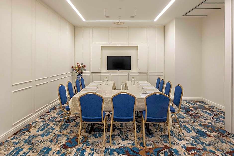 The Emerald House Lisbon, Curio Collection by Hilton