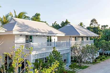 Moeimanee Resort
