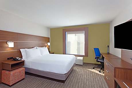 1 Queen Bed Standard