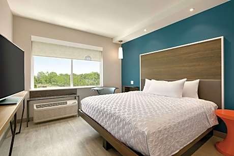 1 King Bed