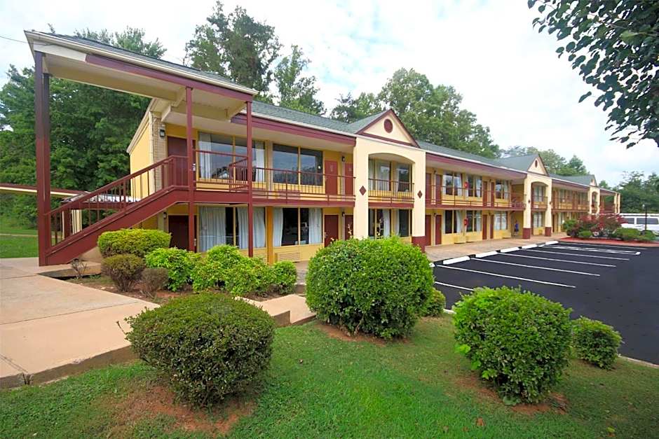 Americas Best Value Inn Pilot Mountain