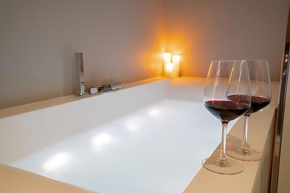 GG8 Restaurant & Hotel