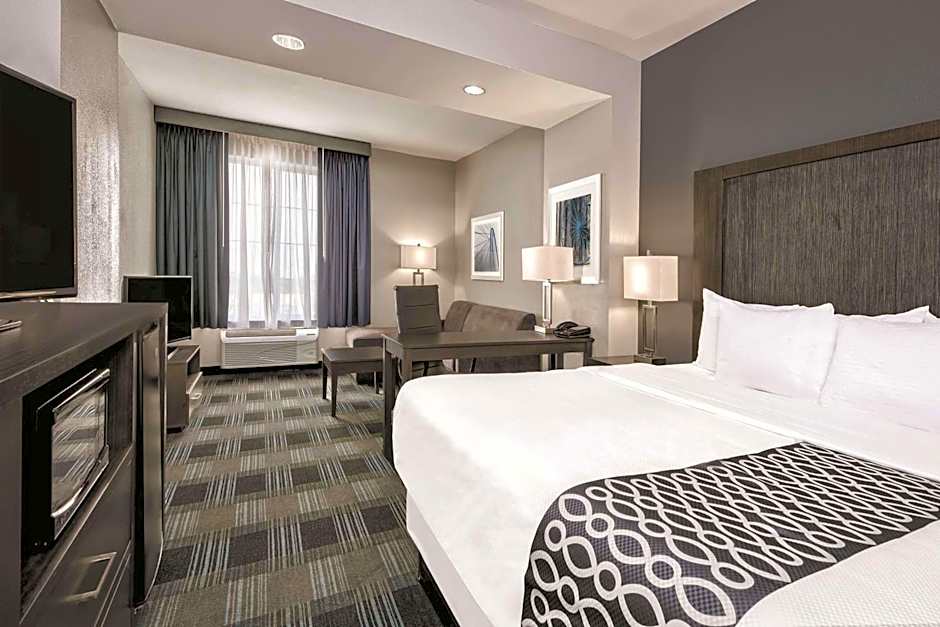 La Quinta by Wyndham Victoria - South