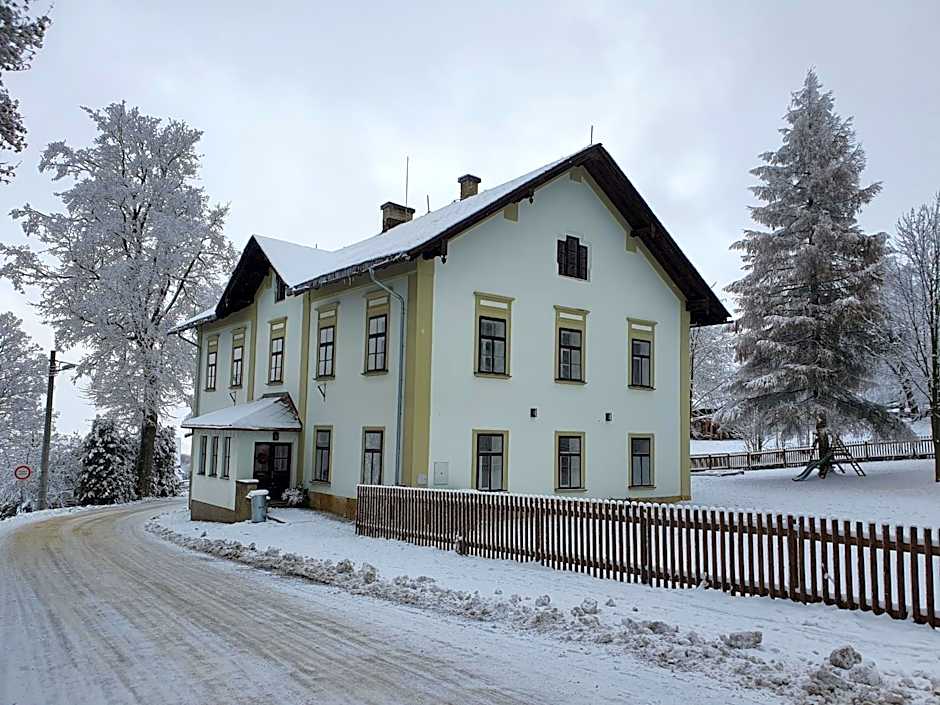 Stará Škola Hedeč