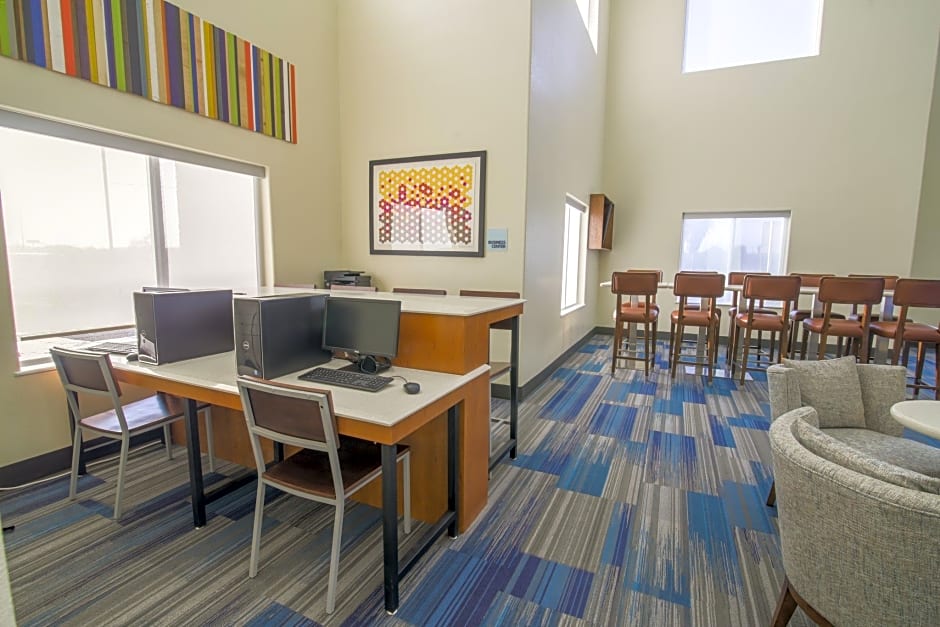 Holiday Inn Express & Suites Raymondville By IHG