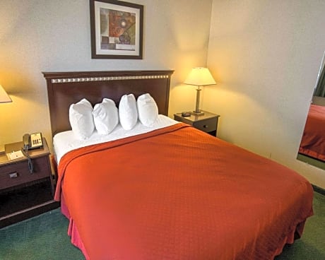 Queen Room - Accessible/Nonsmoking