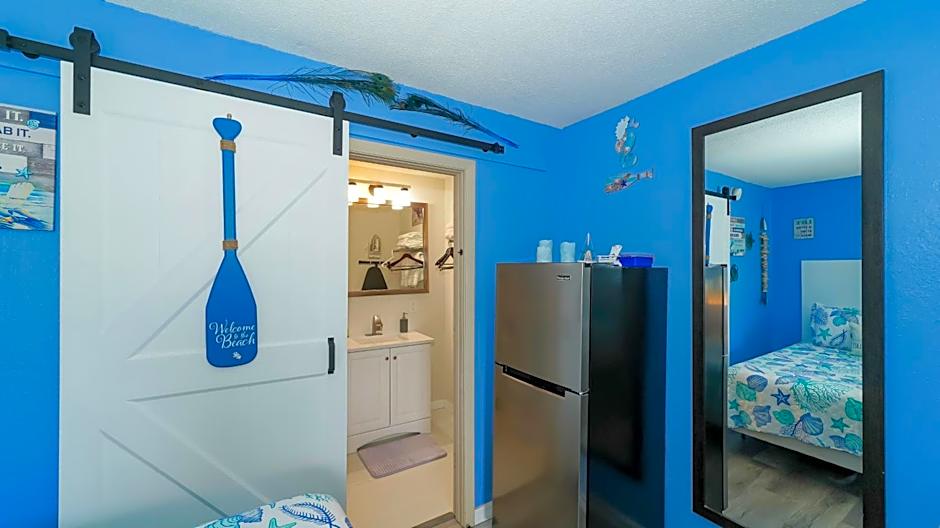 Heated Pool, Fireplace, 70" TV, Waterfront & More!